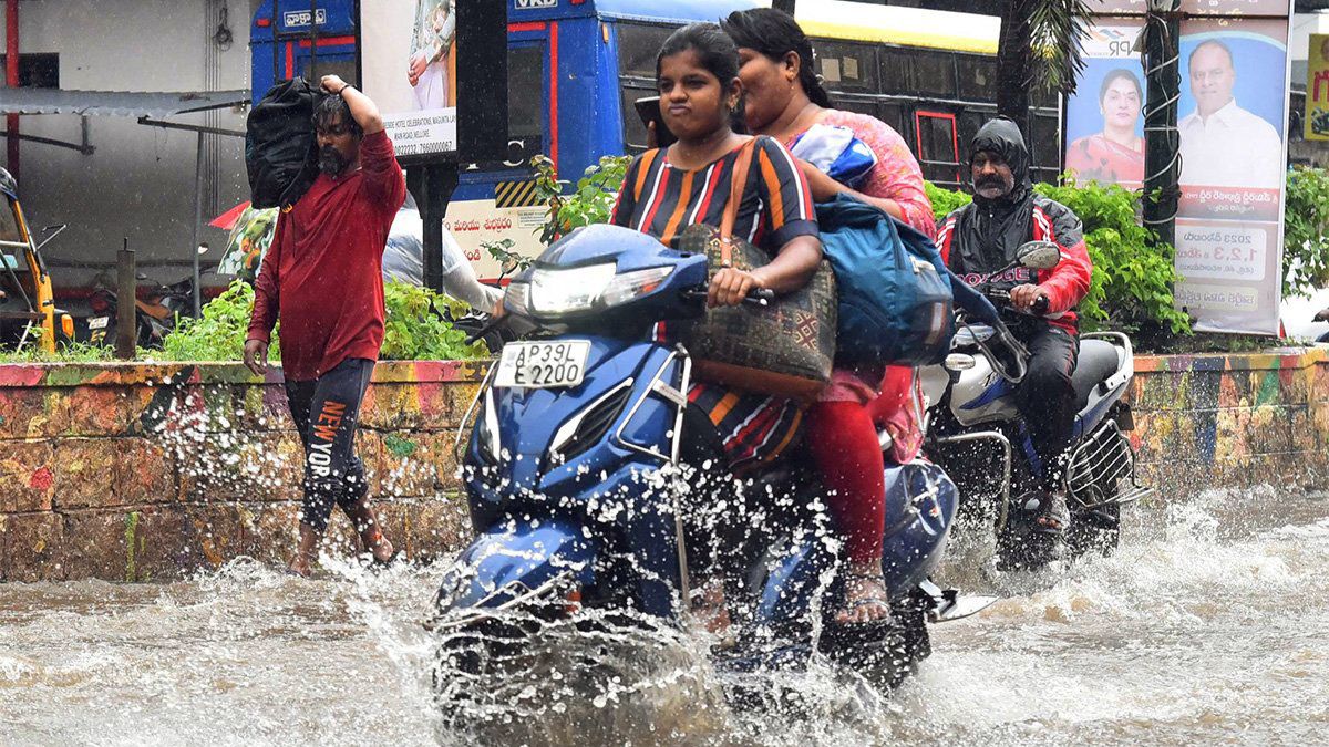 Tamil Nadu Weather Updates: Heavy Rains Lash Chennai, More Showers ...